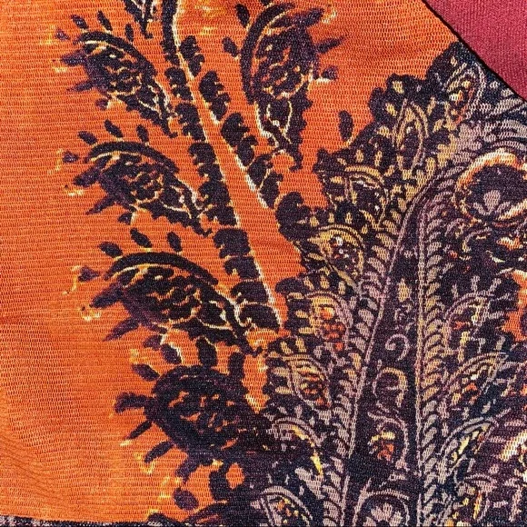 Axcess Top. V-neck. Women’s size L - Picture 3 of 4